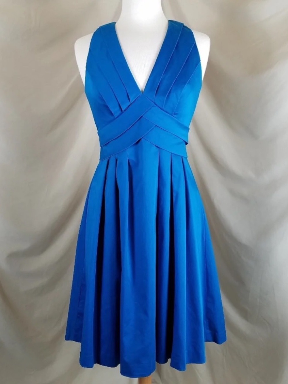 Calvin Klein Size 4 V-Neck Sleeveless Dress lot6390